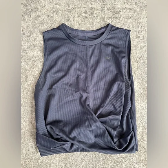 athletic tank top - Picture 3 of 5